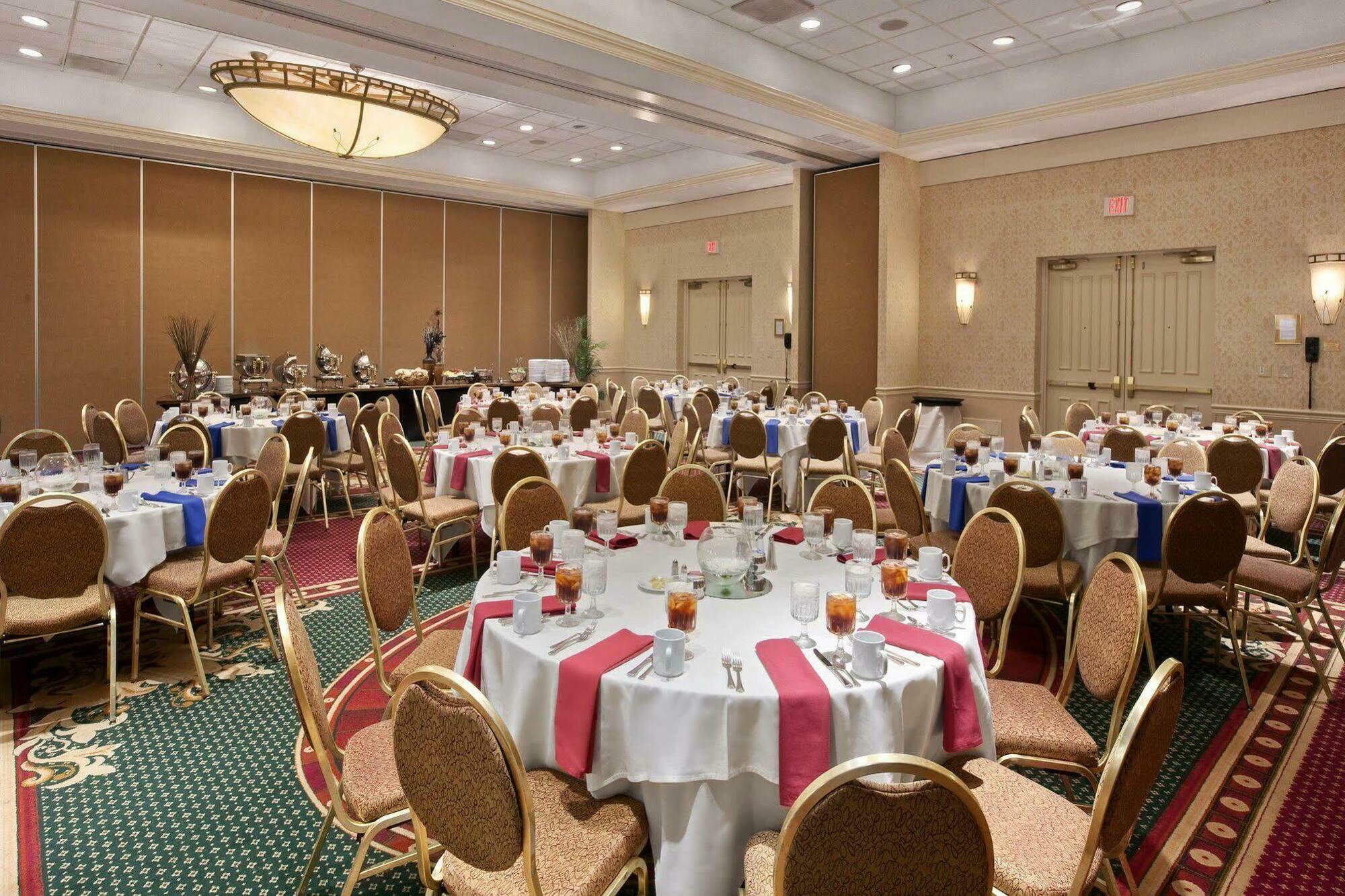 Doubletree By Hilton Cleveland East Beachwood Restoran fotoğraf